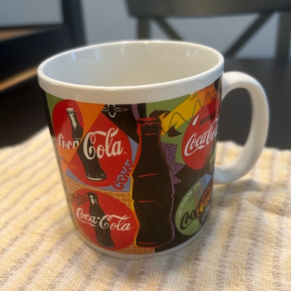 Vintage Coca-Cola coffee Mugs (set of two) - Picture 9 of 9